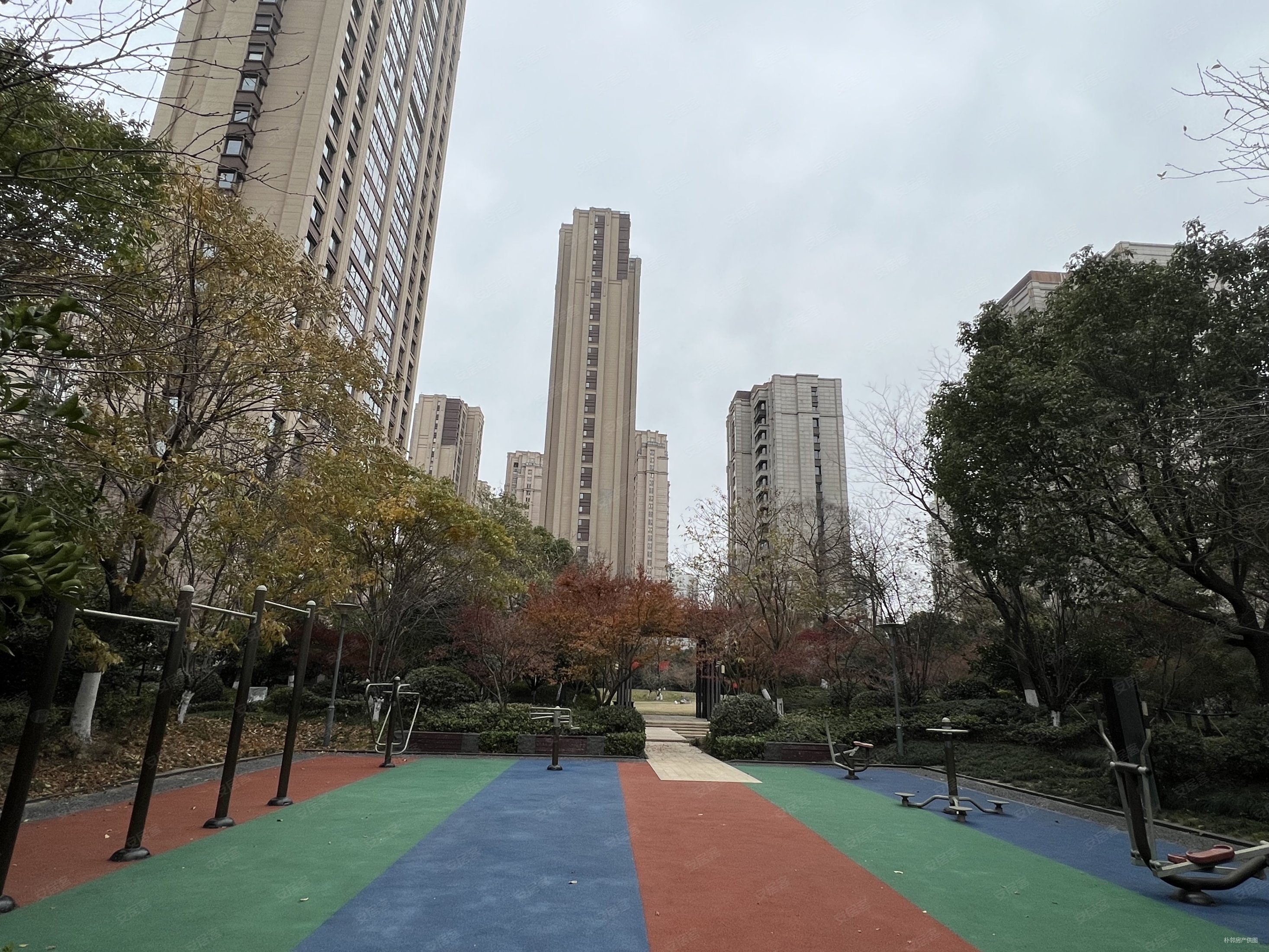 御玲珑湖景四房,万科统装中央空调带地暖,诚意出售,玲珑湾花园九,十区