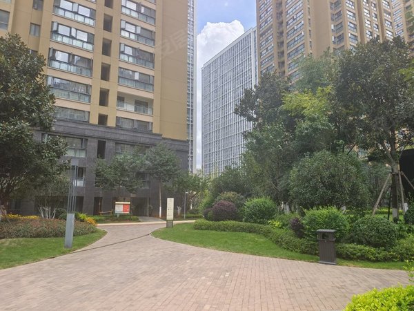 昆明官渡新螺蛳湾俊发观云海云悠苑新螺蛳湾南部客运站对面俊发观云海