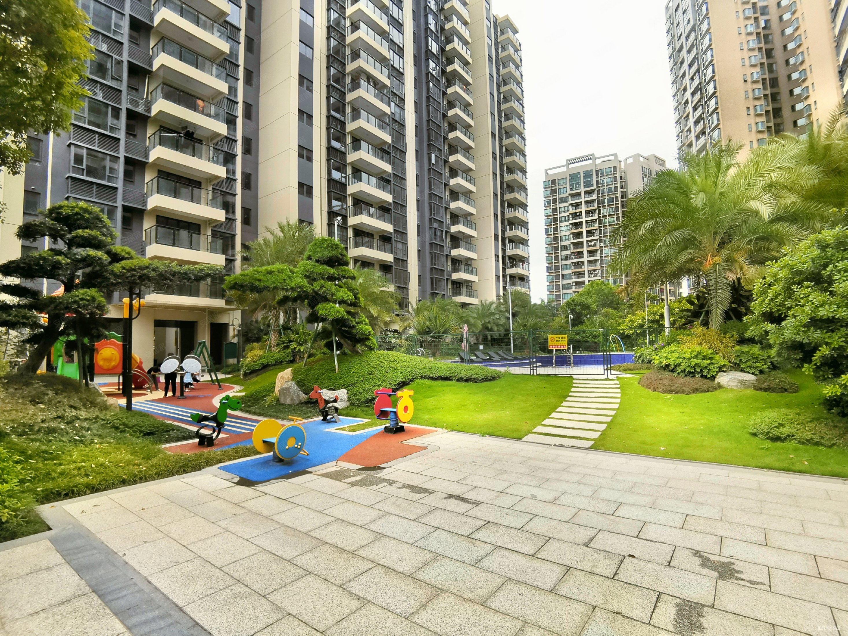 碧桂园公园壹号4室2厅2卫142.33㎡南北305万