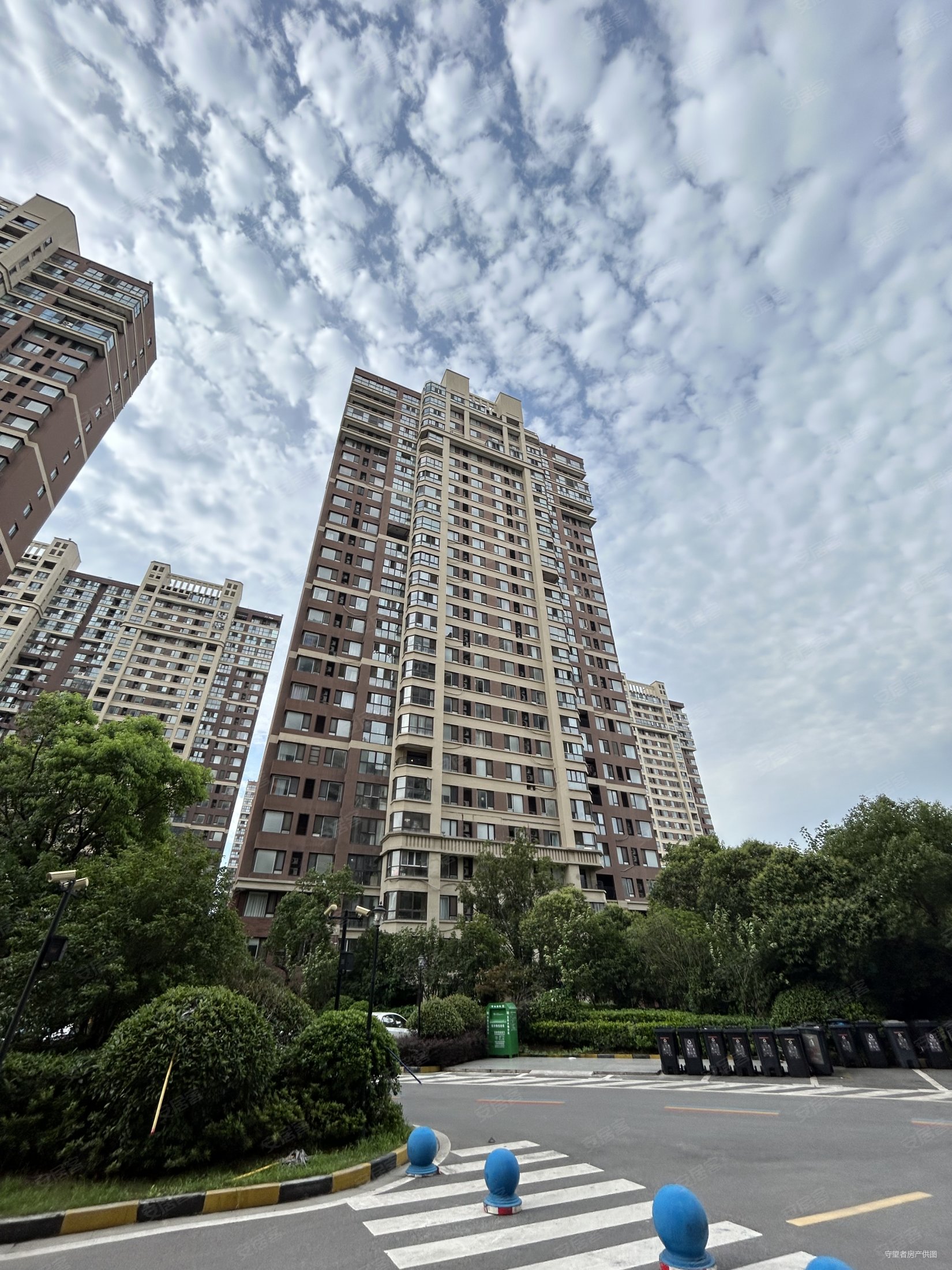 金地湖城艺境3室2厅1卫86.19㎡南北229万