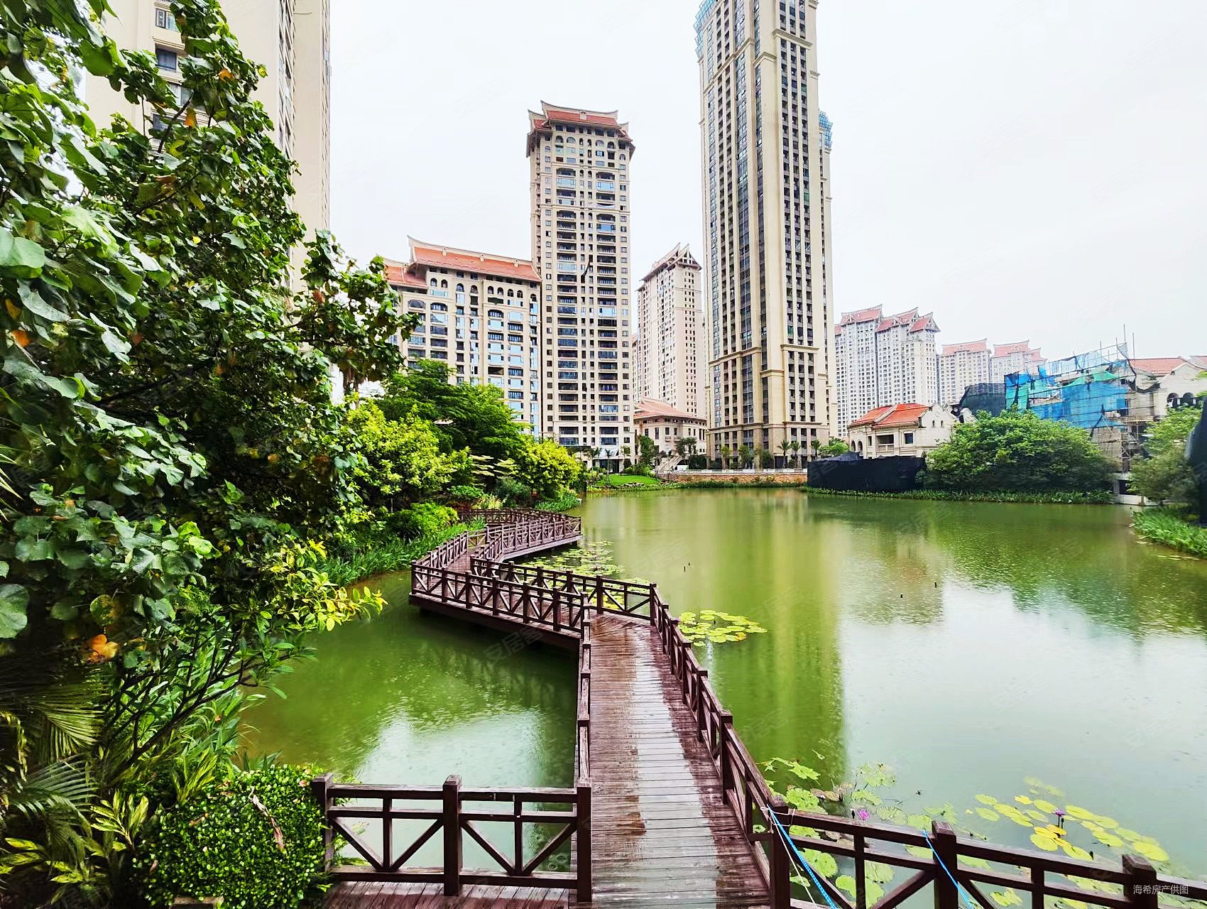 湖边联排急售集美水晶湖郡带前后花园露台毛坯