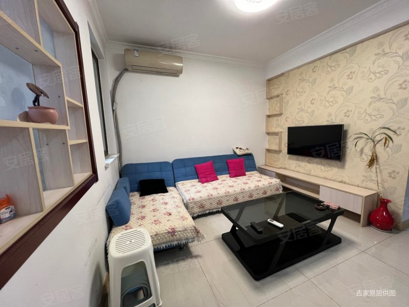 多层3楼丨带露台丨储藏室丨急售丨低于市场价丨随时看房丨三室