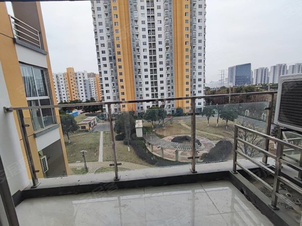 苏州吴江太湖新城龙祥花园第九人民医院旁两房整租,家具家电齐全,停车