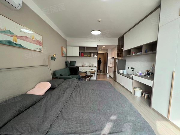 可短租 近西雅中学 梅溪华府 精装大一房 自住装修!