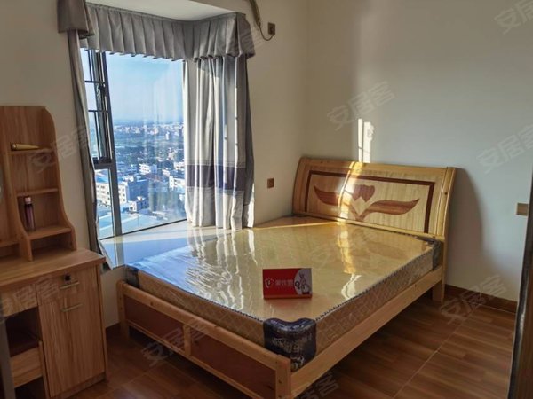 惠州博罗石湾蓝湾御府蓝湾御府临近江边实惠居家三房精装修出租的