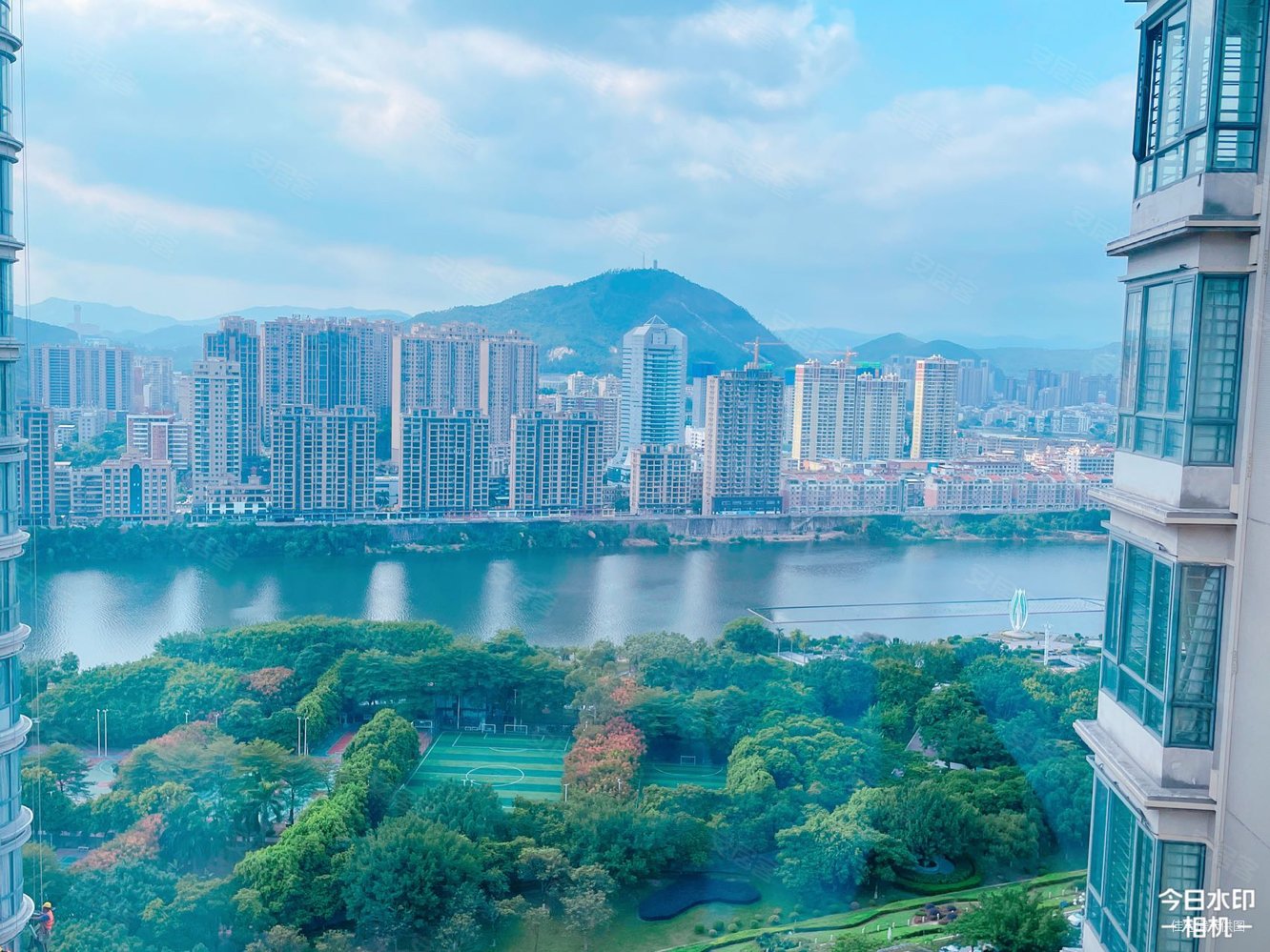 皇家滨城3室2厅2卫135.91㎡南北128万