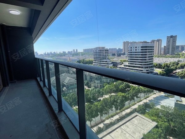 湖州吴兴仁皇山融创湖州府湖州府高层景观房家具家电齐全125平方米