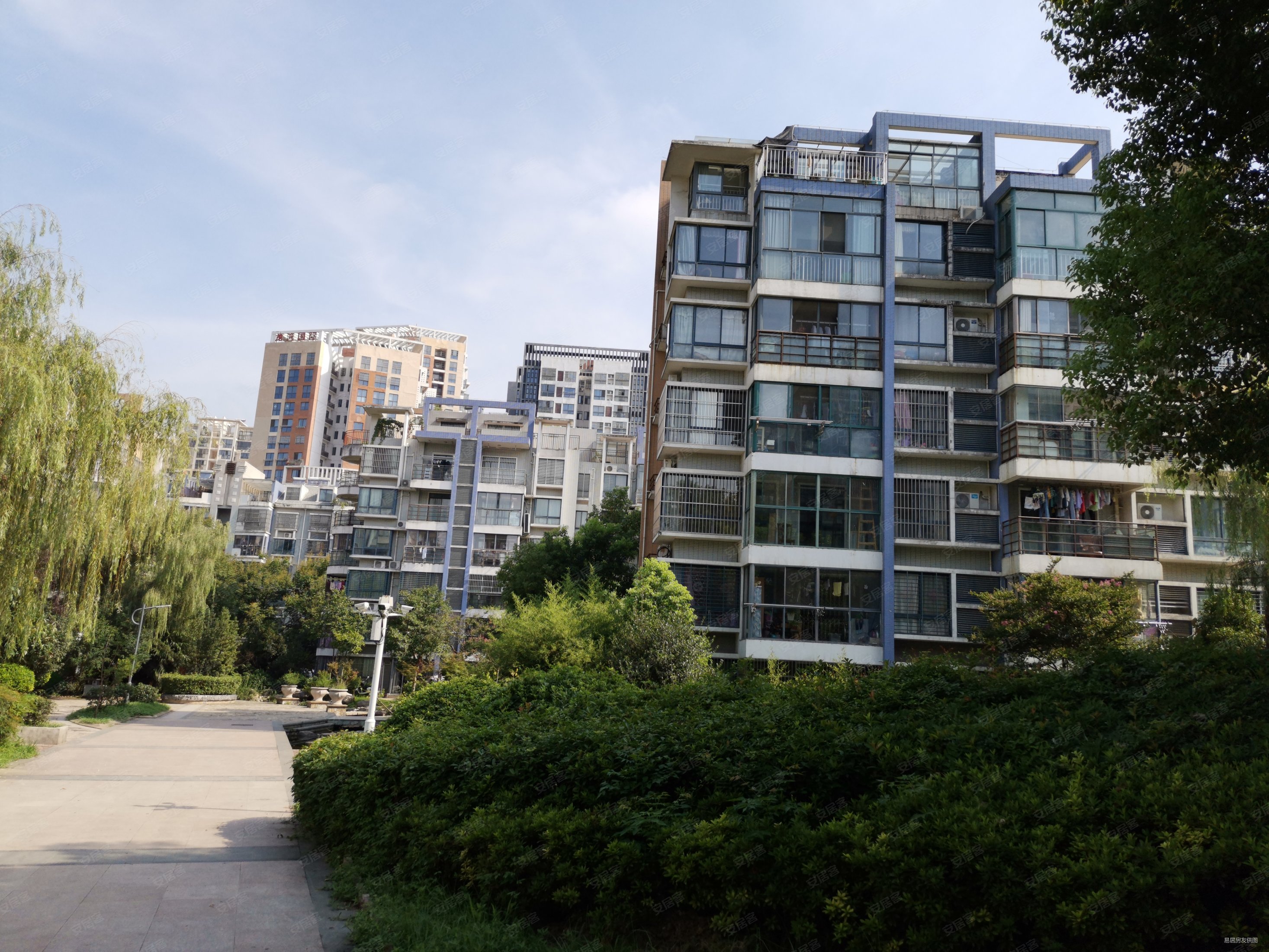 香江生态丽景a区3室2厅1卫105.62㎡南北140万
