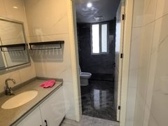 鄂尔多斯伊金霍洛旗郡王府广场澜园精装三居室，基本空房，低层，可做经营类使用，位置特别好。出租房源真实图片