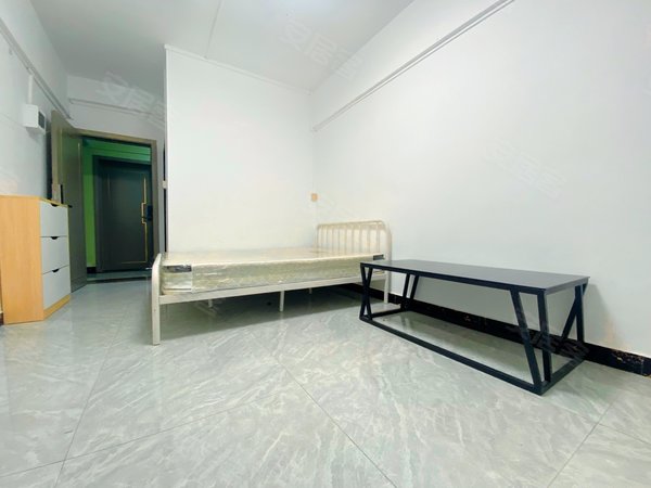 深圳龙华油松恒泰小区天汇大厦 水斗富豪水斗新围 油富商城 精装阳台