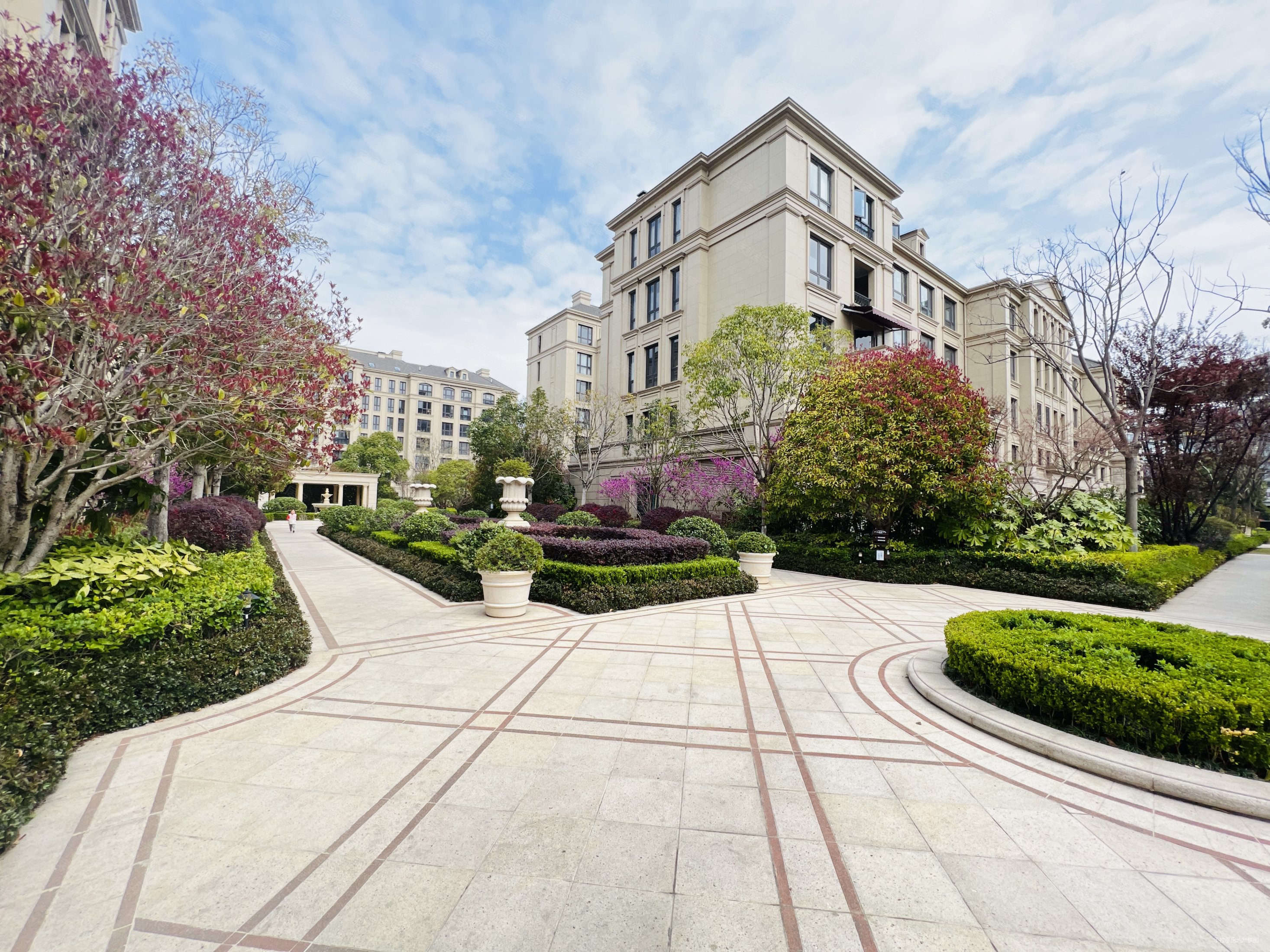 狮山御园(西区)4室2厅3卫170.2㎡南北1380万