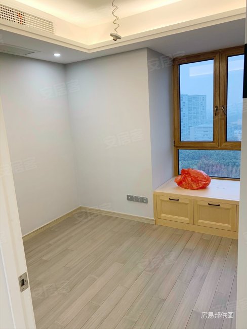 清风华院登云路88号4室2厅2卫1415平方米