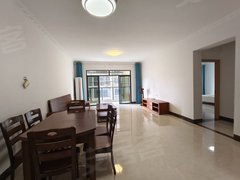 防城港港口桃花湾广场三顺财富中心三房二 厅二卫客厅带空调 。年租。半年租出租房源真实图片