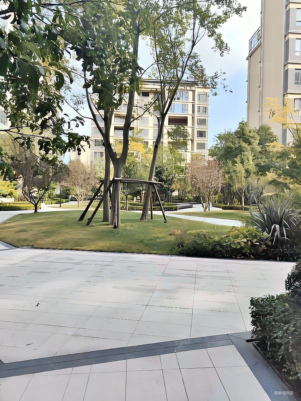 花溪公园班芙小镇单价5800随时看房产权满二无尾款可马上过户