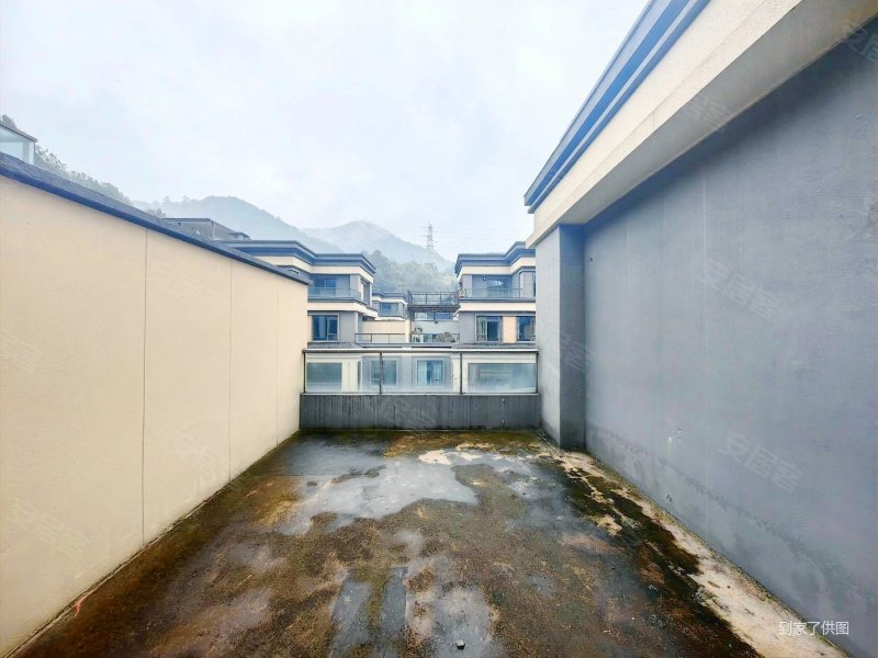 龙洲湾层层带露台上叠别墅出则繁华入则宁静