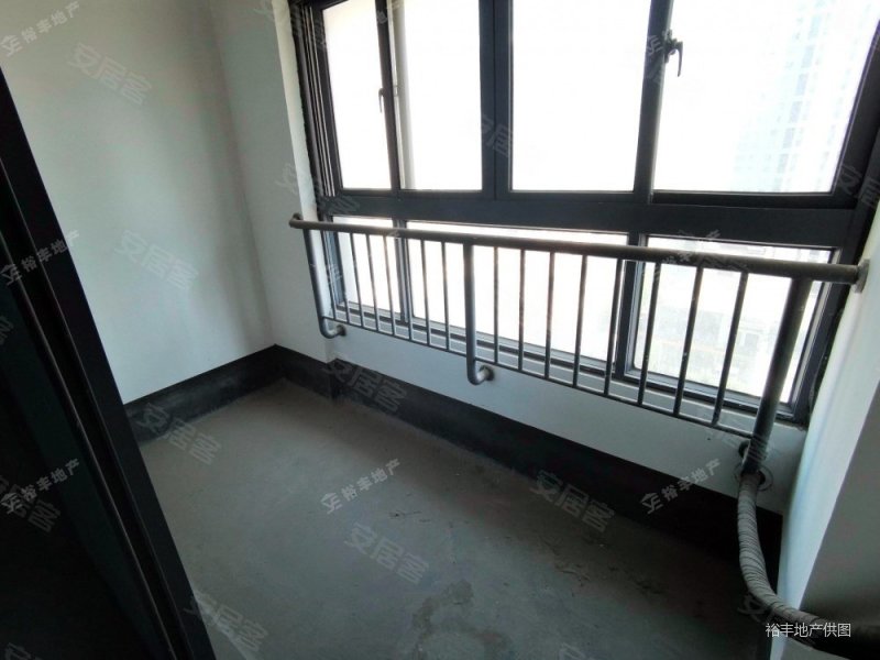 万达悦湖苑电梯房临地铁南北通透满五小三居