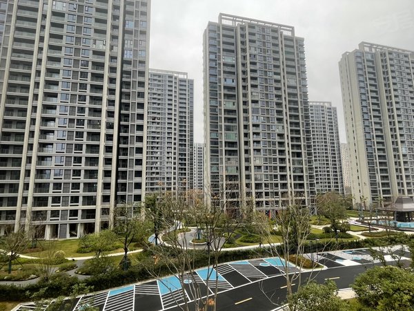 峰荟广场地铁站都在家门口带车位含物业华发荟天府干净清爽家具家电全