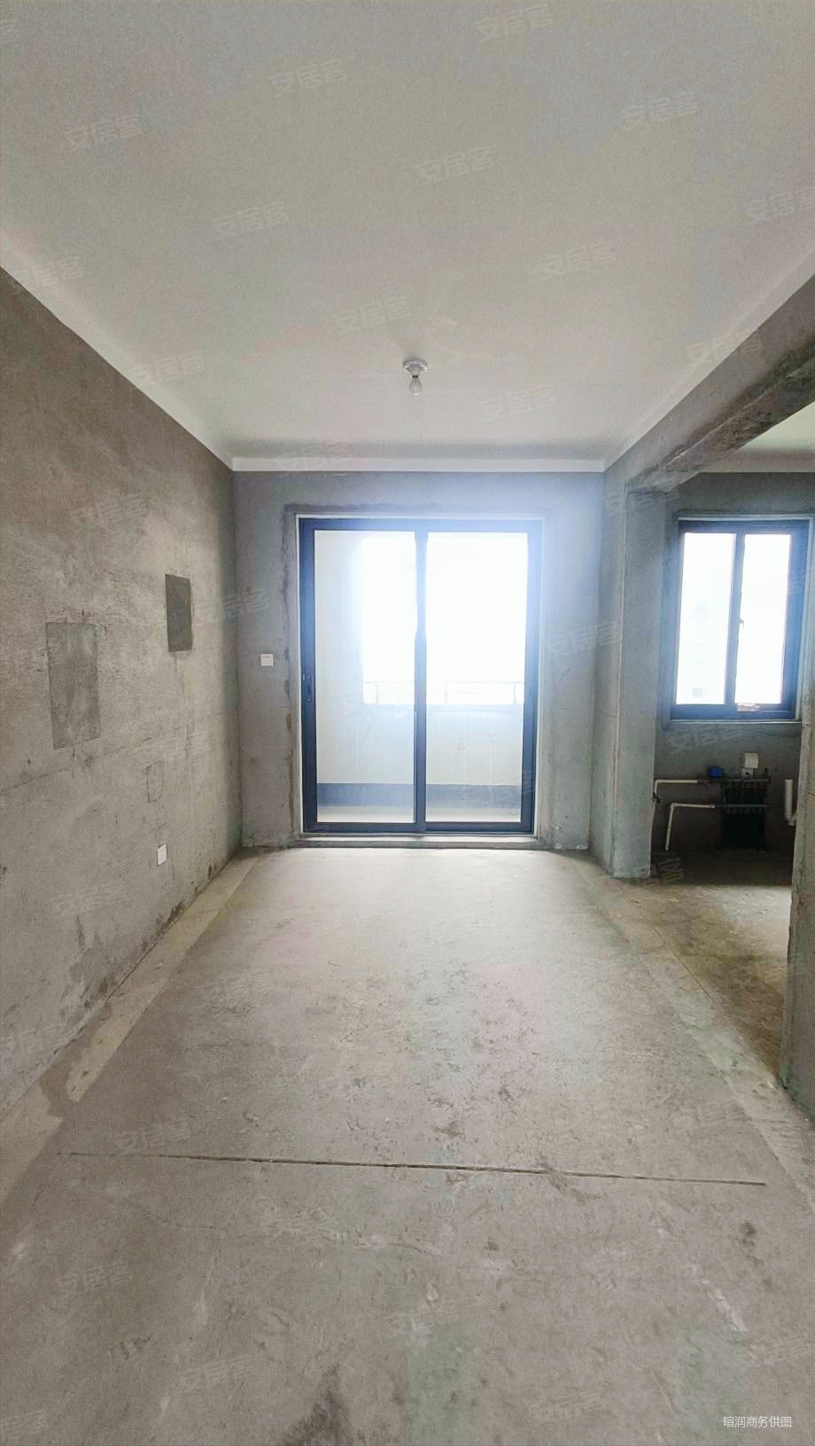 正弘新城1号院洋房,四室两厅两卫毛坯房,新小区环境好性价比高