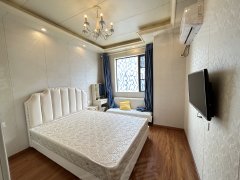 新贵华城三期精装一房一厅出租，拎包入住仅租1500
