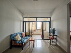 香弥山正规一室一厅，可改两居室，房屋卫生干净整洁，住家安静
