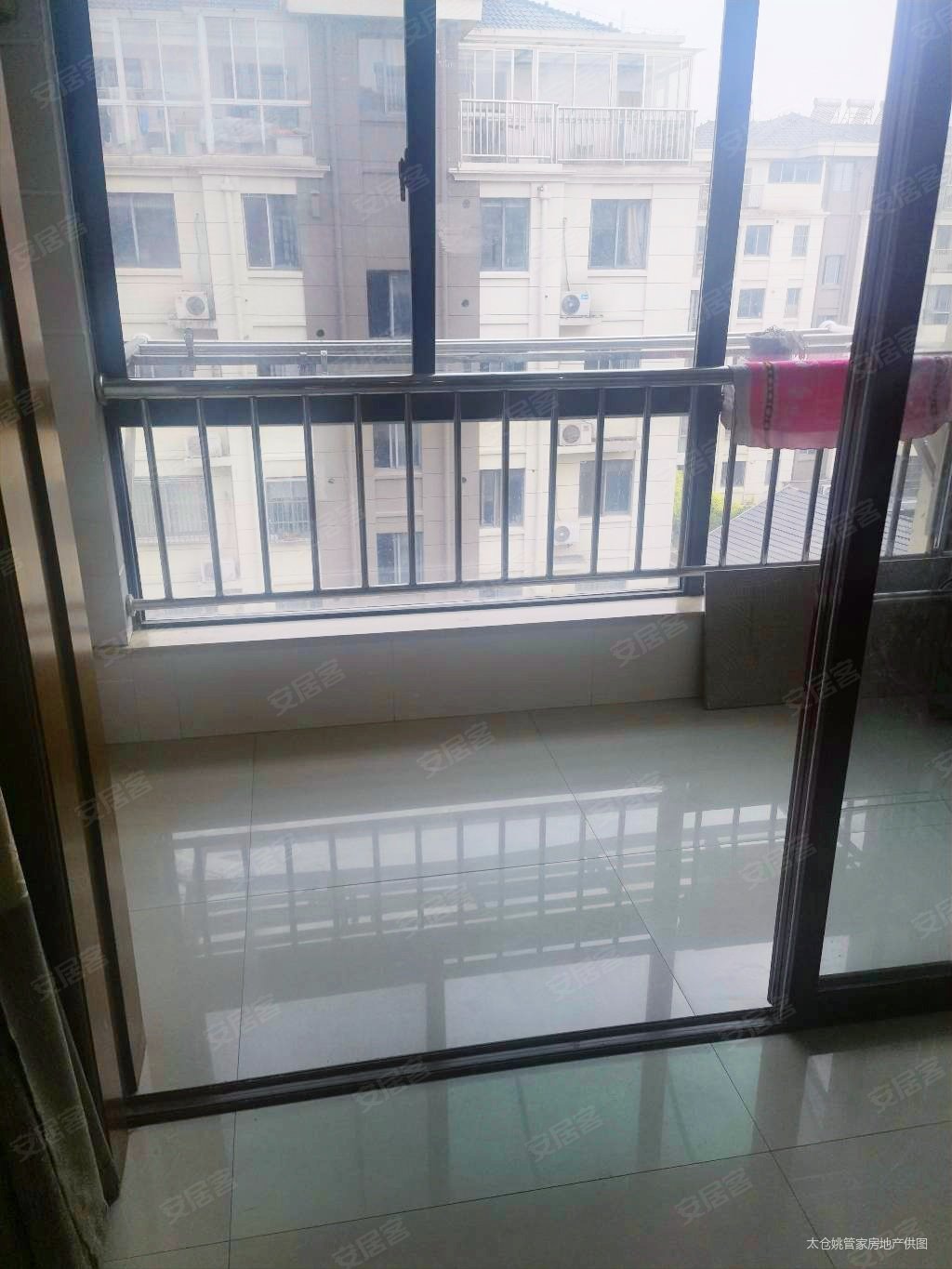 生活配套  齐全 楼下超市商业街靠近听海路商业街