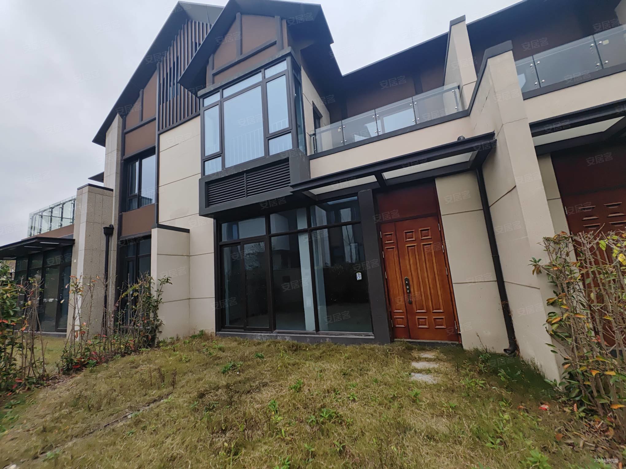 崇明陈家镇东滩花园联排别墅三套房大面宽高尔夫大花园上实