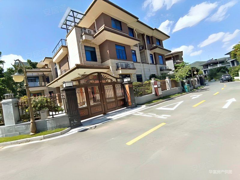 碧桂园边位别墅带200多平大花园五房诚心出售