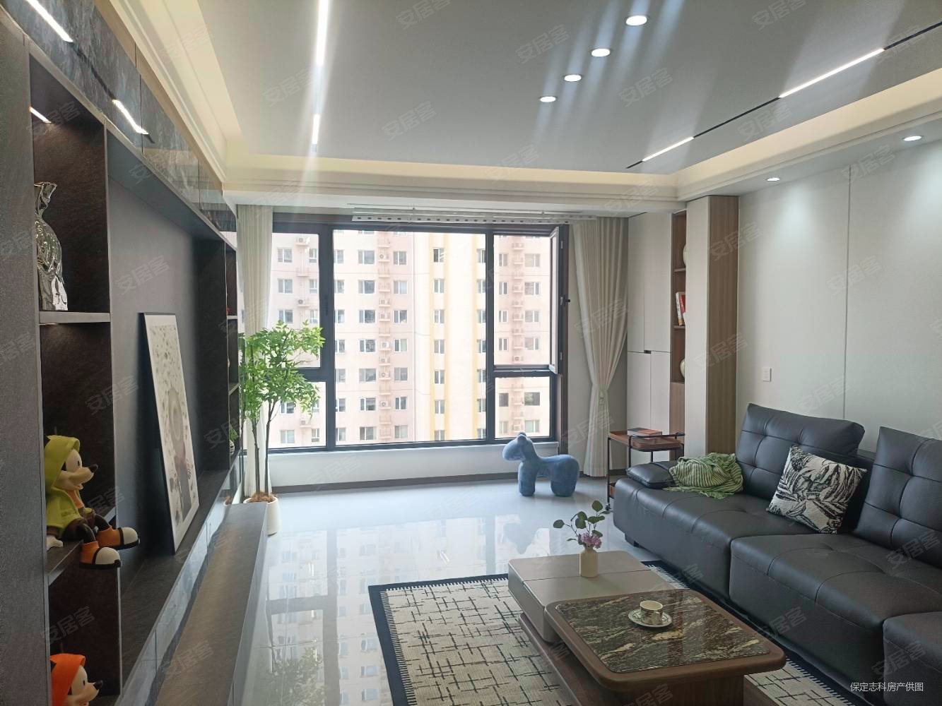 维多利亚夏郡3室2厅2卫138.1㎡南北104.8万