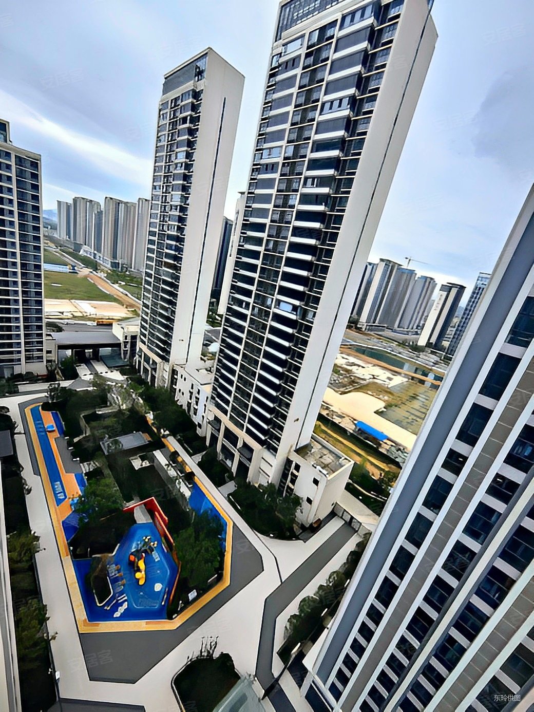 保利天际花园4室2厅2卫143㎡南北250万