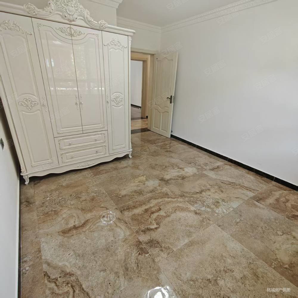 富丽华庭4室2厅1卫182.01㎡南北92.5万