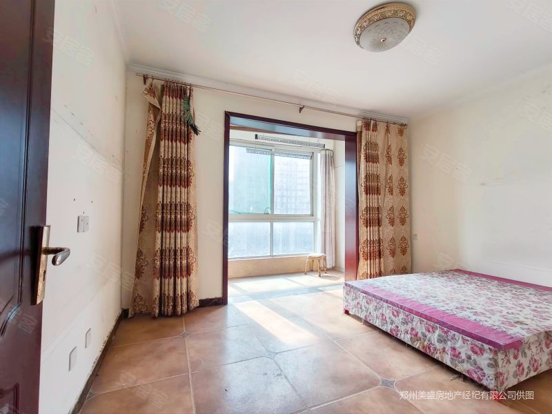 康平九十六旭日龙园随时看房大三房得房率高简单装修