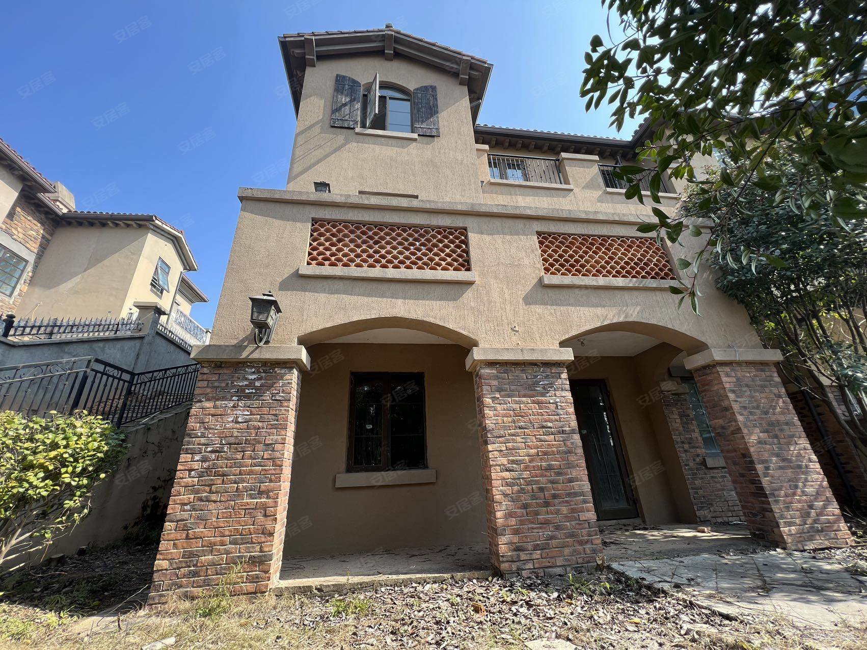 水映加州(别墅)4室2厅3卫270.67㎡南北318万