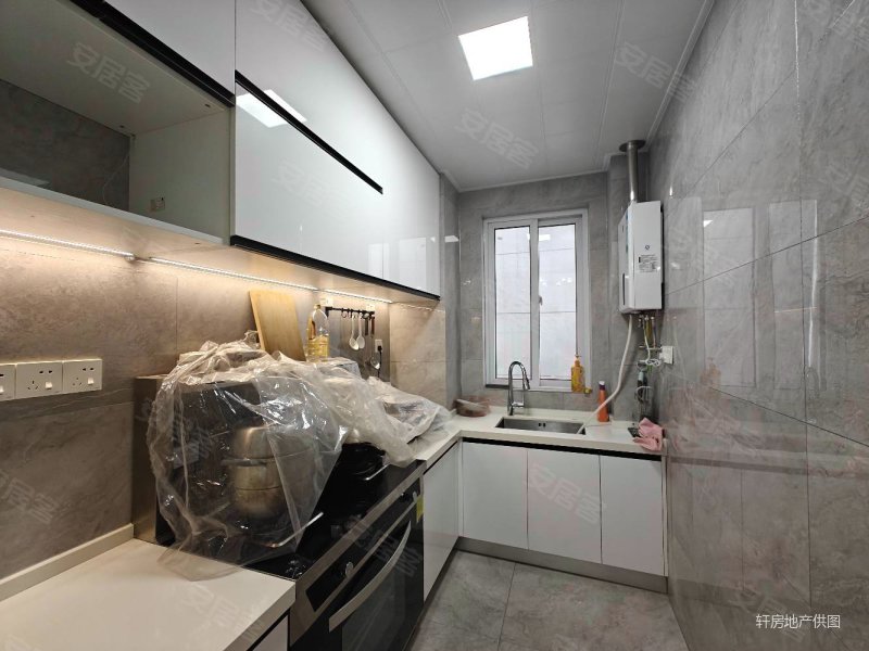 钟吾壹号101平三室精装修几乎未住69万各税随时看房