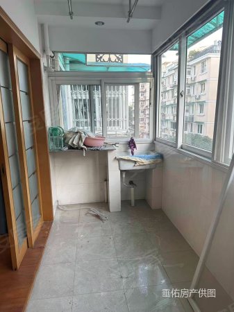 文昌花园 105.3平 中间楼层采光好262万