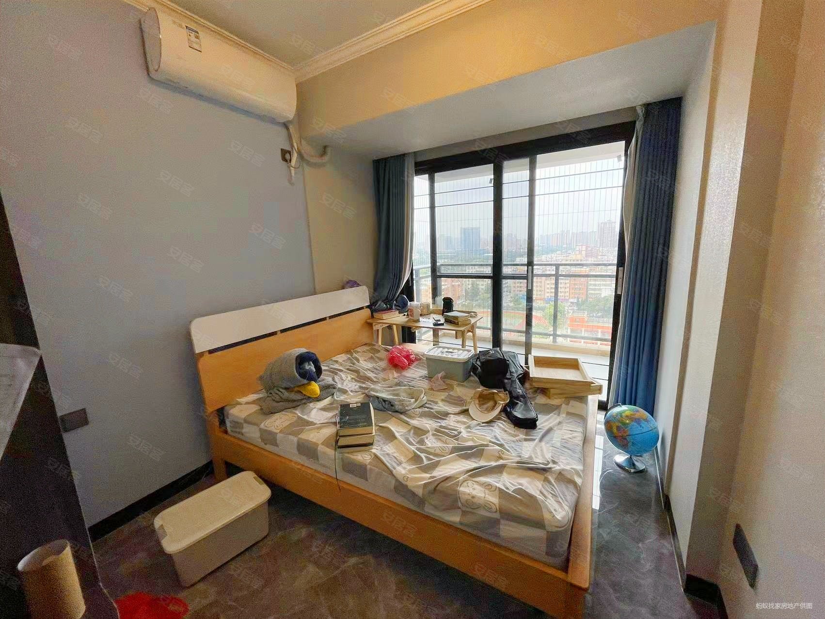 一城悦府,精装4房,急出100万,新装修,入户方正,保养好!