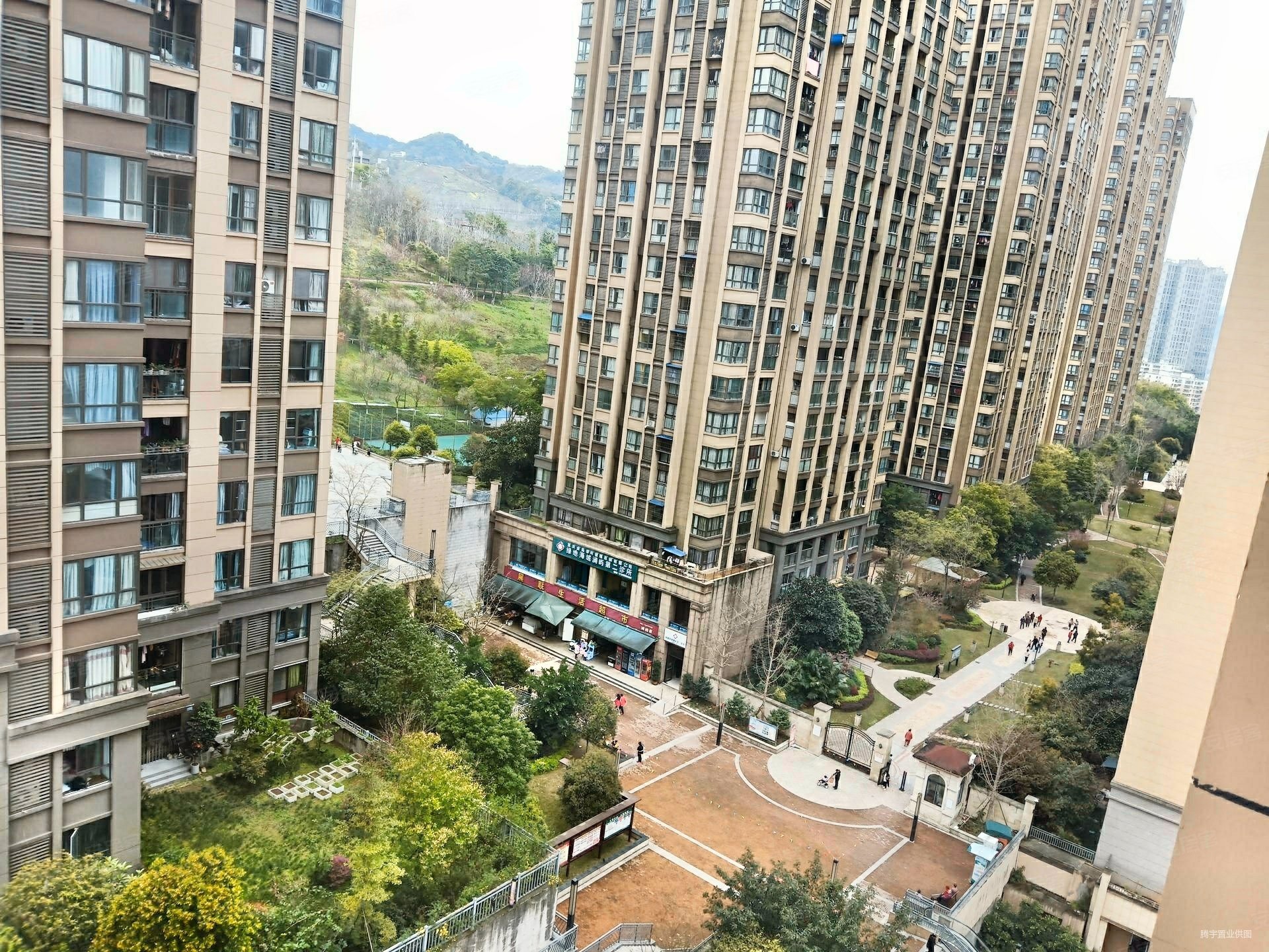 绿地澜屿2房2厅清水电梯房396万卖小区环境好有外阳台