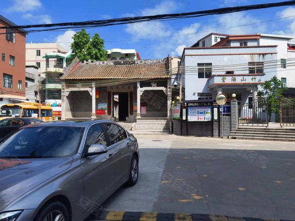 广州番禺番禺广场安定大街自建房竹山村精装一房一厅600元每月,押一付