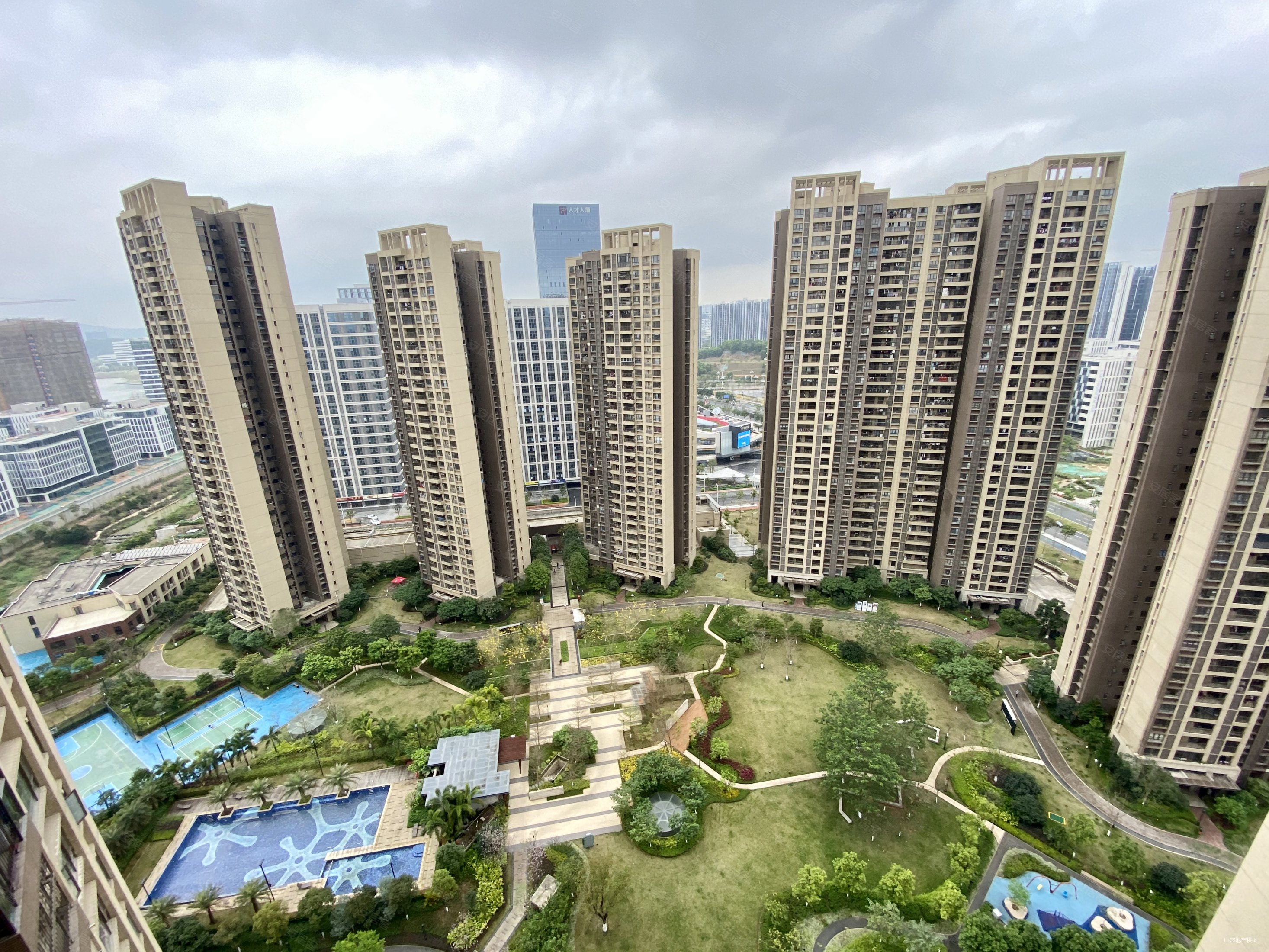 广州绿地城3室2厅2卫92.1㎡南308万