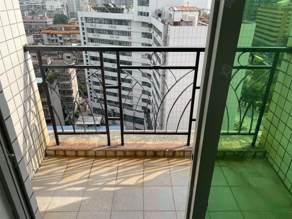 深圳罗湖蔡屋围金园花园金园花园新装修两房 已经空出来 随时可以看