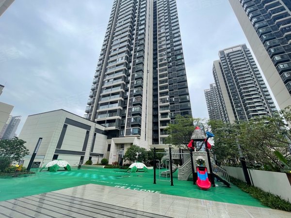 深圳坪山坪山万樾府创新广场对面,近锦龙地铁口,豪华家私家电拎包入住