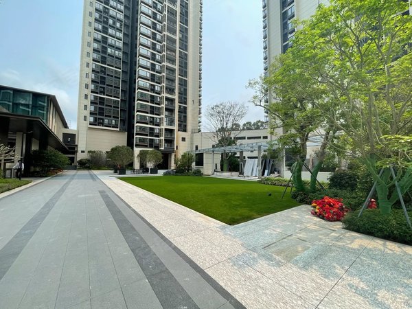 深圳坪山坪山润樾山花园高中园.人民医院.