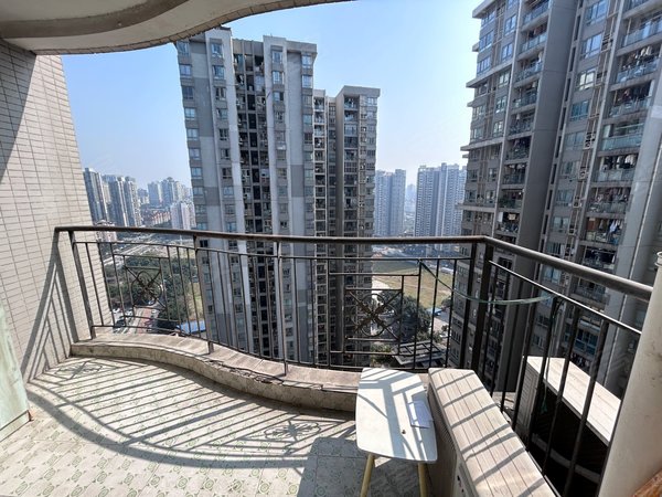 【多图】华创大厦,红旗河沟租房,红旗河沟轻轨站 温馨阳台房 配套齐全