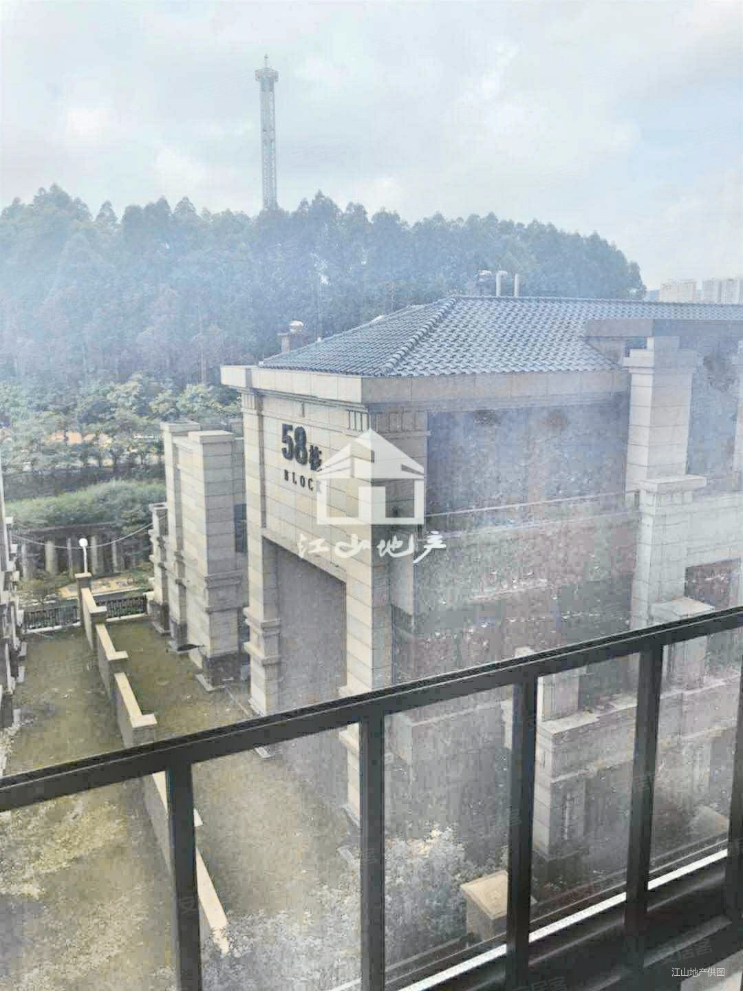 荣和公园尊府6房3厅650万