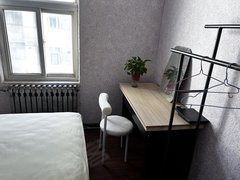 海西格尔木城区八一中路 华兴对面 市中心的一室一厅一卫的房子出租房源真实图片