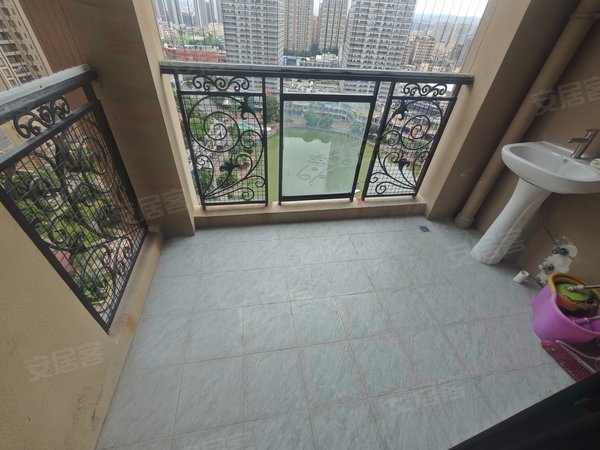东莞厚街体育公园万达御湖公馆全新万达 2室2厅1卫 精装可半空出租也