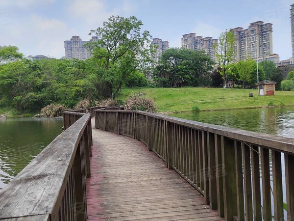 贵阳花溪清溪路保利溪湖a区保利溪湖三房全景看湖  拎包入住2000一个