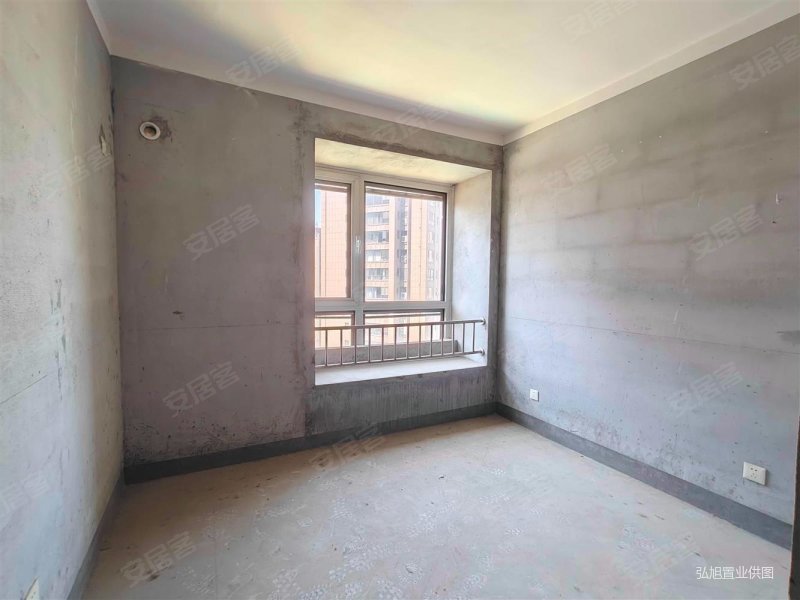 紫艺华府 电梯房 楼龄新 暖气房 商品房 南北通透