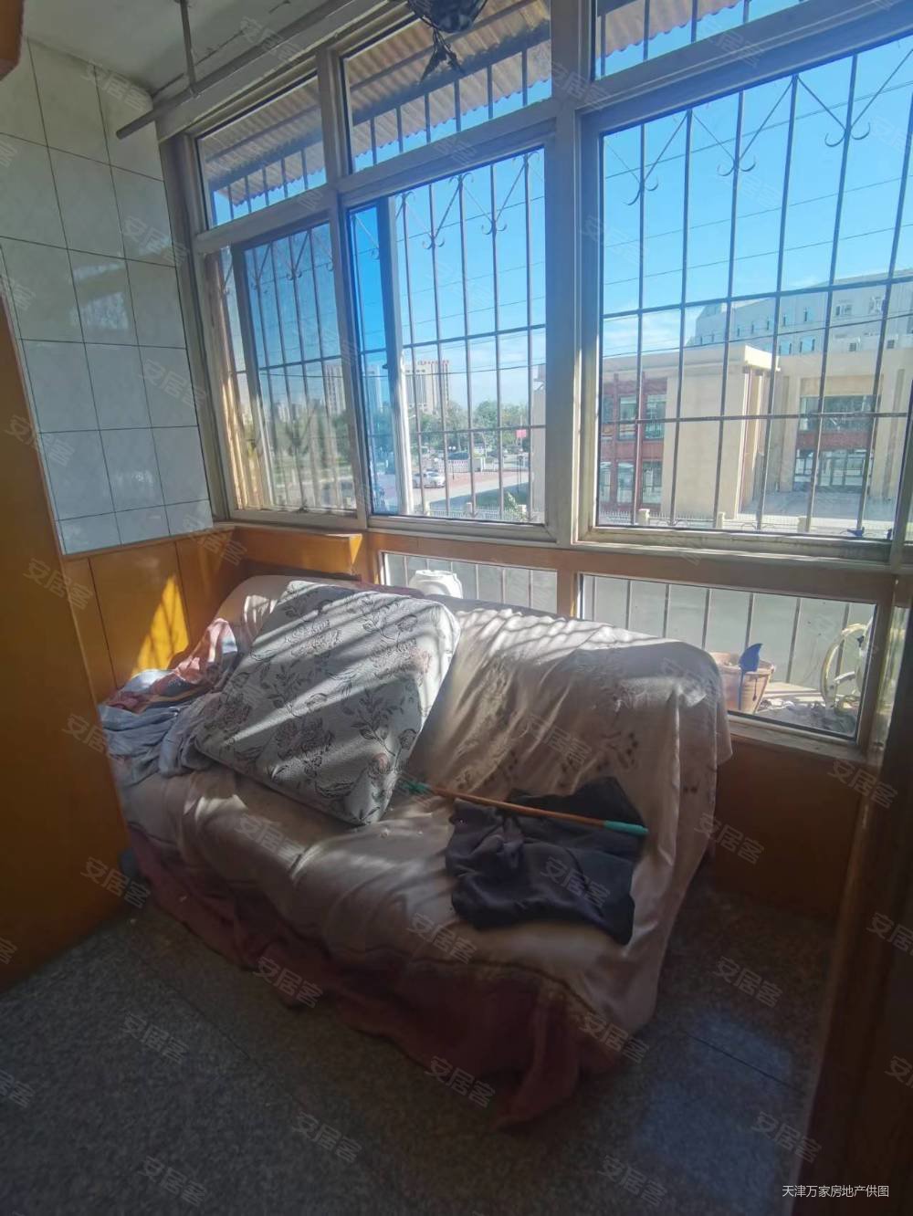 龙居花园九区两室一厅90平米130万满五