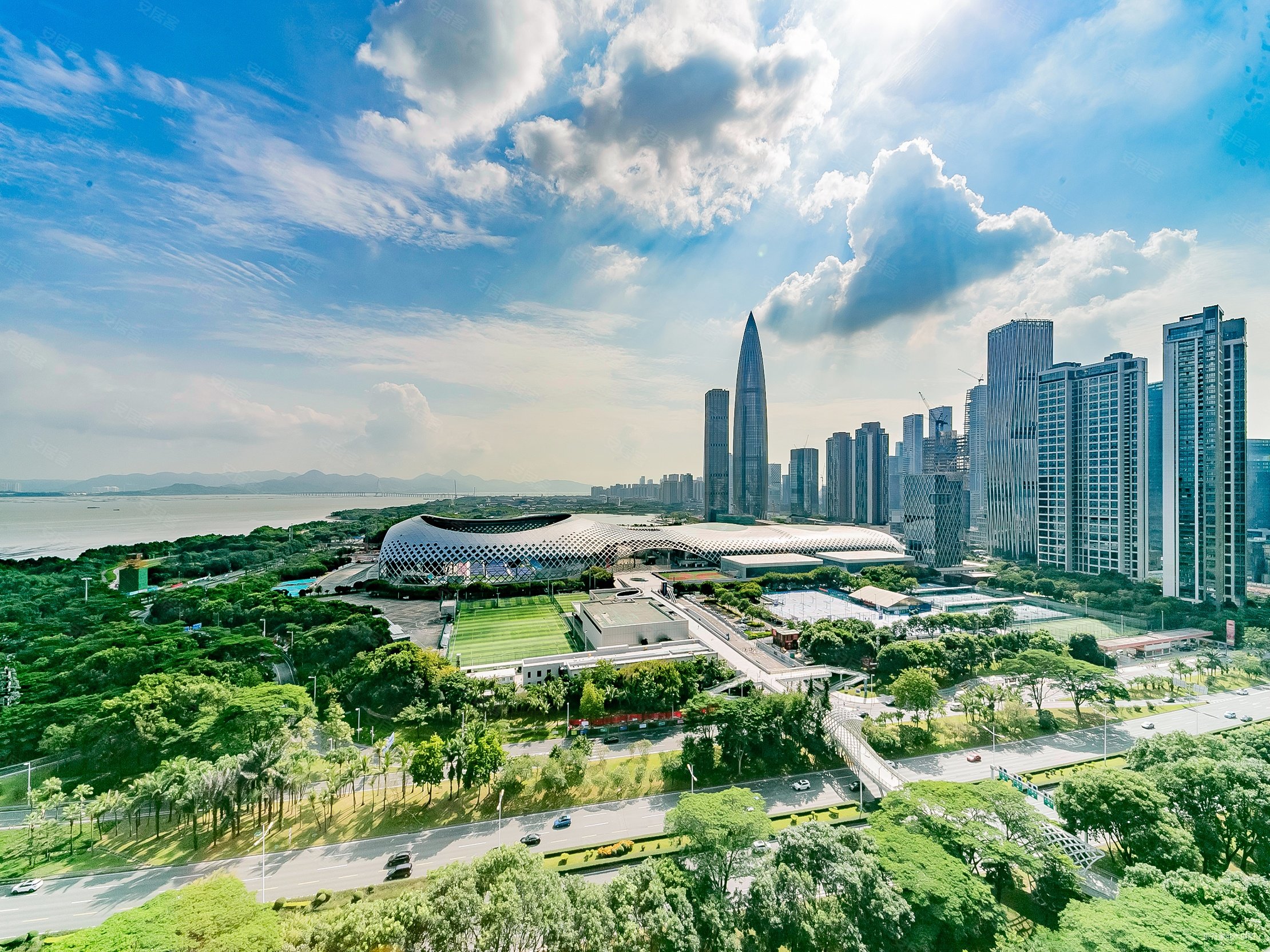 低于市场价1000万搂王顶复40平大阳台深圳湾豪宅标杆