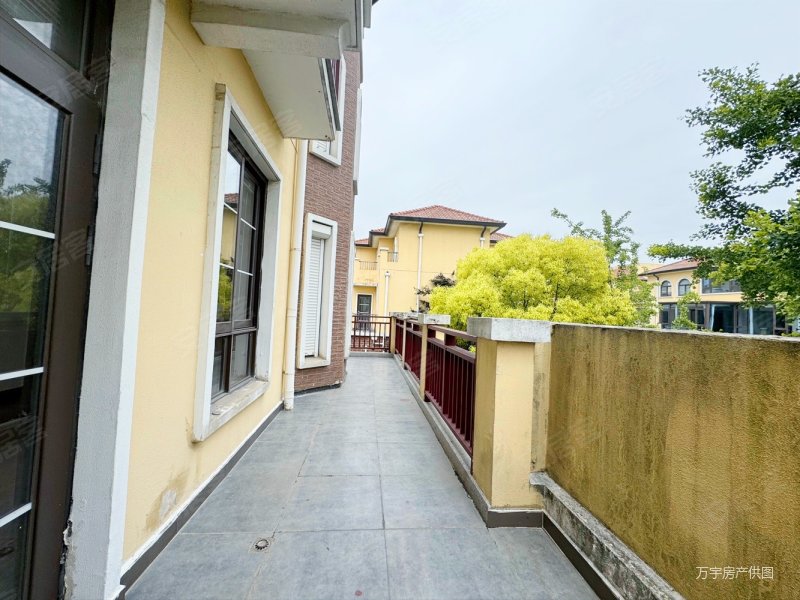 纯别墅社区 此房精装未入住 内部有电梯 看房方便,莱茵半岛二手房,350